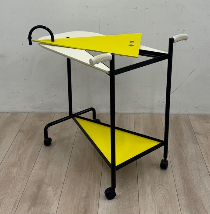 Carrello Bar Portavivande Anni '80 - stile Postmoderno / Memphis Design Metallo e laminato giallo e bianco — fotografia 4