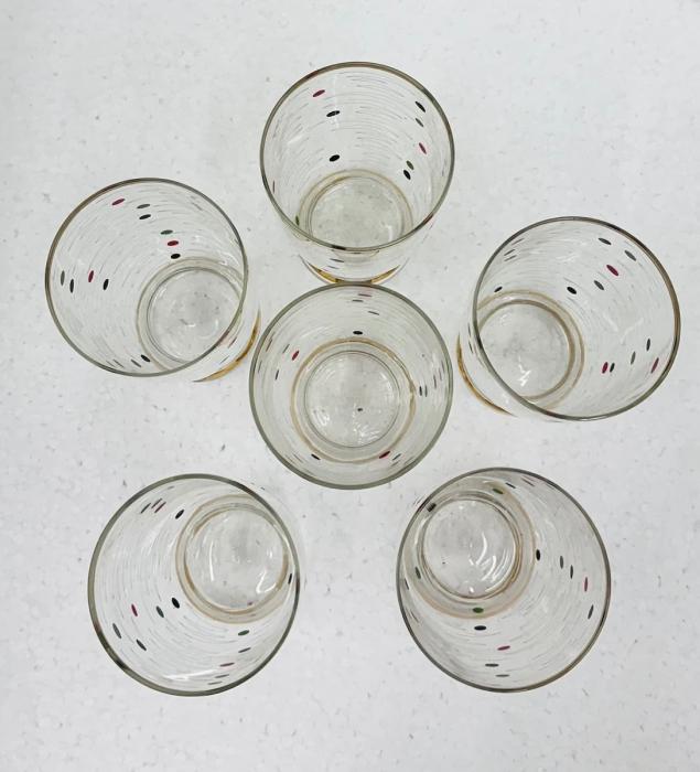 Set da tavola 6 bicchieri con Caraffa — fotografia 8